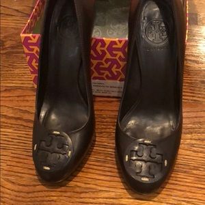 Tory Burch brown leather pumps